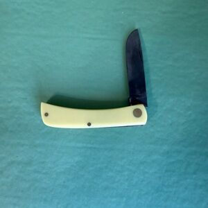 Case XX Vintage Yellow Trapper Single Blade Knife 3137 CV Closed 3 1/2 Inch